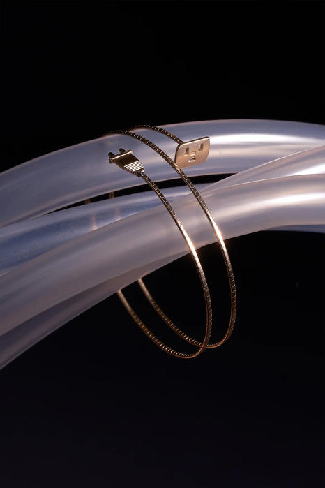 plug in bracciale